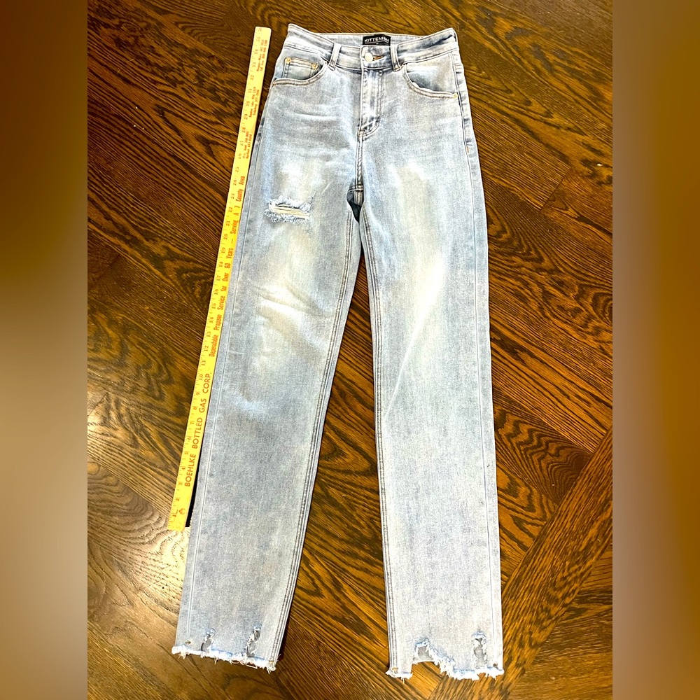 Woman Kittenish 26 blue jeans RN-127102 frayed edge distressed